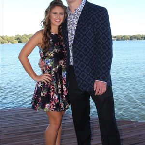 Super fun short dress, worn once for homecoming